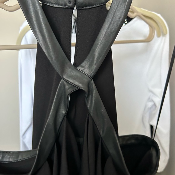 Black tank top - Picture 2 of 4